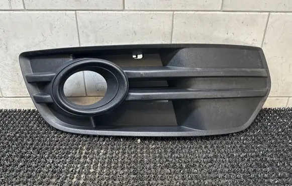 Audi Q5 SQ5 Front fog light trim/grill 8R0807682A