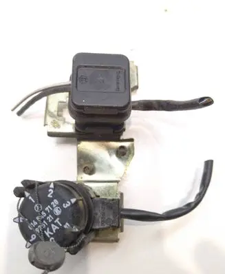 Mercedes-Benz 190 W201 Turbo solenoid valve 0145457128