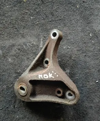 Opel Mokka Gearbox mounting bracket 96983905