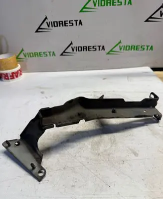 Audi A4 S4 B8 8K Fender mounting bracket 8K0821135C