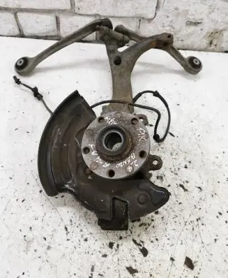 Audi A4 S4 B5 8D Front wheel hub