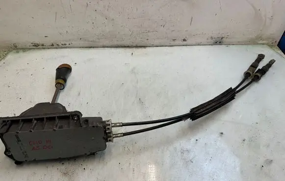 Renault Clio III Gear shifter/selector 8200556912
