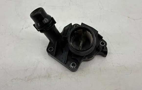 BMW 3 F30 F35 F31 Thermostat housing 4118930