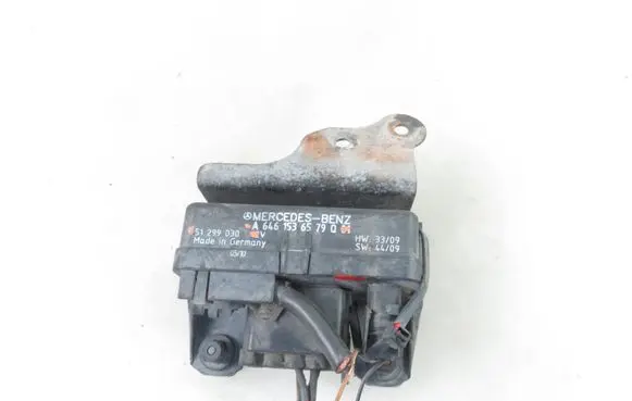 Mercedes-Benz C AMG W203 Glow plug pre-heat relay 51299030 A6461536579Q
