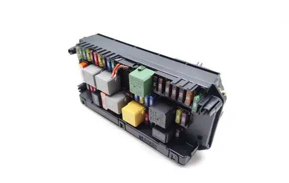 Mercedes-Benz C W204 Fuse module A2129005712 A2129015004 A2129025405
