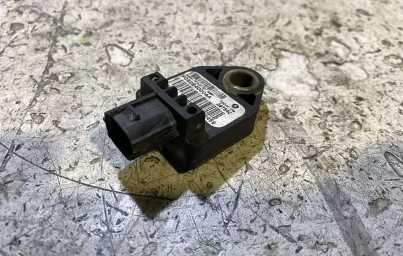 Jeep Cherokee Airbag deployment crash/impact sensor P05084000AA 39754C