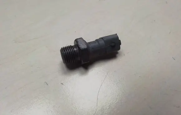Peugeot 308 Oil pressure sensor 9631846480