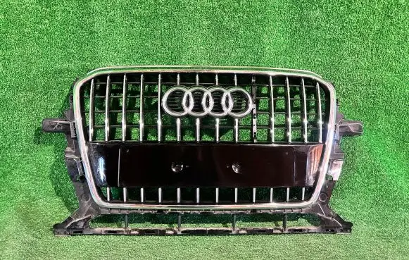Audi Q5 SQ5 Front bumper upper radiator grill 8R0853651R