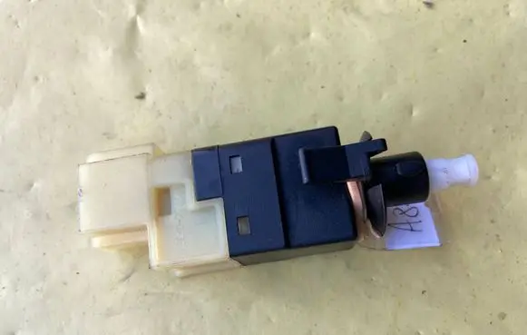 Mercedes-Benz A W169 Brake pedal sensor switch A0015454409