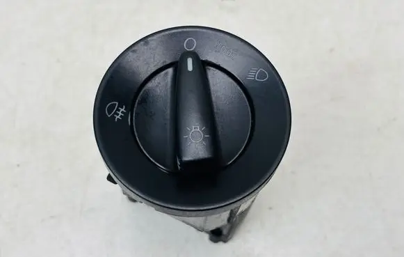 Volkswagen Golf IV Light switch 1C0941531