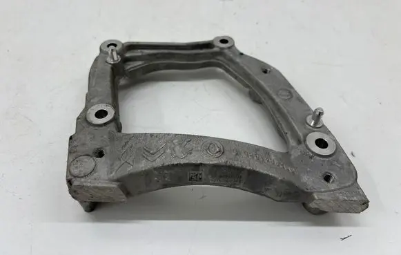 Opel Mokka B A/C compressor mount bracket 9826641380