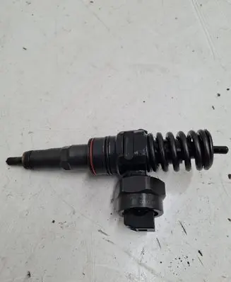 Volkswagen PASSAT B5 Fuel injector 038130073