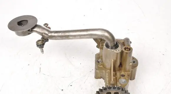 Volkswagen Golf V Oil pump 07K115105J