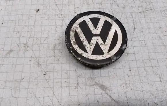 Volkswagen Golf IV Non-original wheel cap 