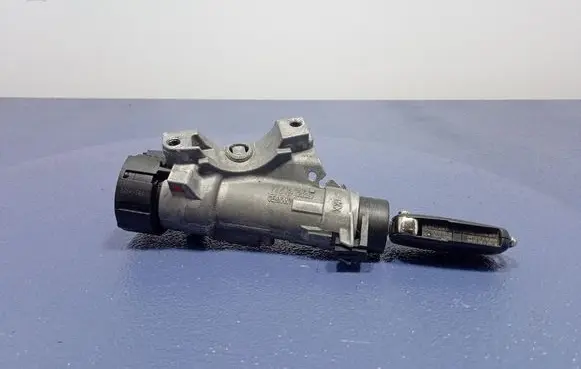 Seat Ibiza IV (6J,6P) Ignition lock 6R0905851D