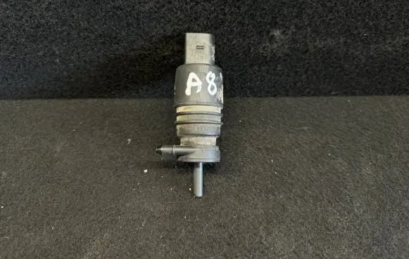 Volkswagen PASSAT B5.5 Windscreen/windshield washer pump