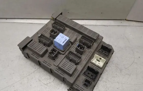 Peugeot 607 Fuse module 9640797980
