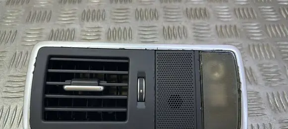Rear air vent grill