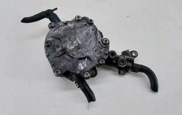 Volkswagen Golf V Vacuum pump 038145209M