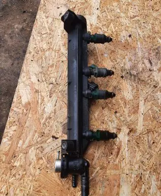 Volkswagen Golf IV Fuel injectors set 06A133317A 037906031AA