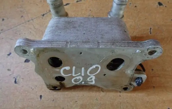 Renault Clio IV Engine oil radiator 213052032R