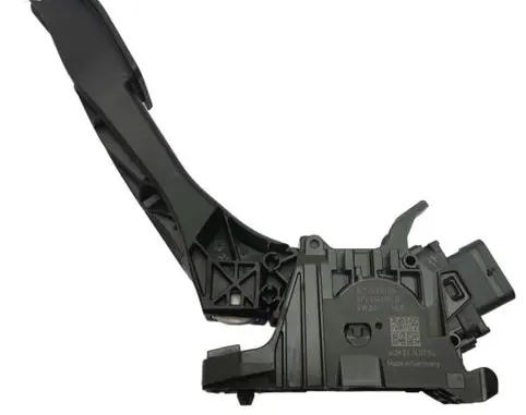 Accelerator throttle pedal