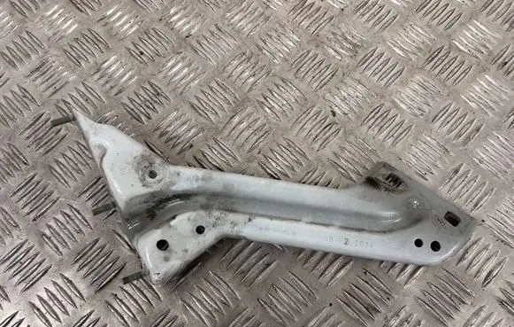 Audi Q5 SQ5 Fender mounting bracket 8R0821136