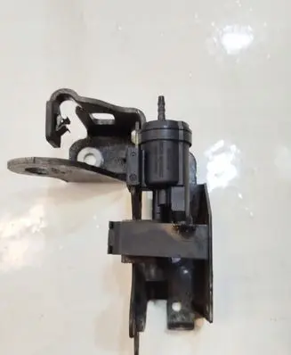 Mercedes-Benz C W205 Valve vacuum 