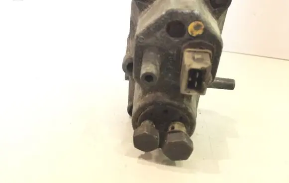 Audi 80 90 S2 B4 Fuel pressure regulator 035133403H