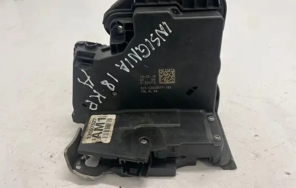 Opel Insignia B Front door lock 13597527