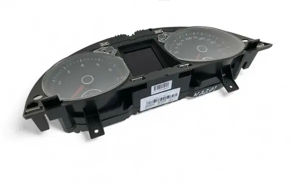 Volkswagen PASSAT B7 Speedometer (instrument cluster) 3AA920870Q