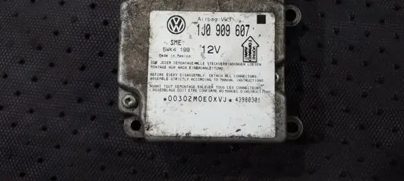 Volkswagen PASSAT B5 Airbag control unit/module 1j0909607 5wk4199