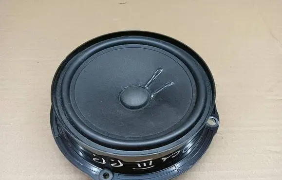 Skoda Octavia Mk3 (5E) Front door speaker 5E0035411A