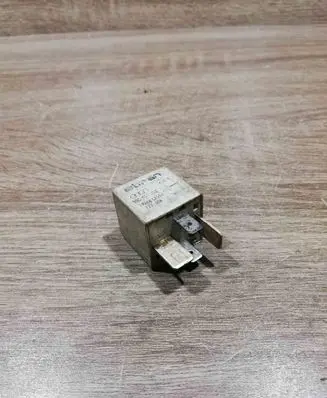 Audi A4 S4 B5 8D Other relay 8D0951253 370