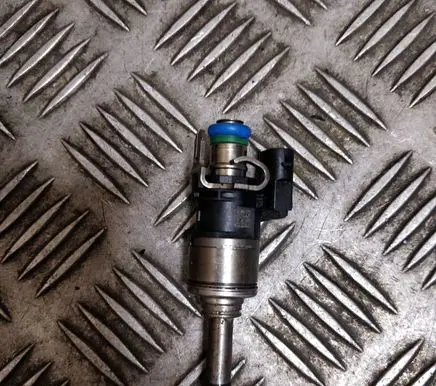Ford Kuga II Fuel injector DS7G9F593EA