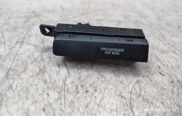 KIA Sportage Passenger airbag on/off switch 95960F1710