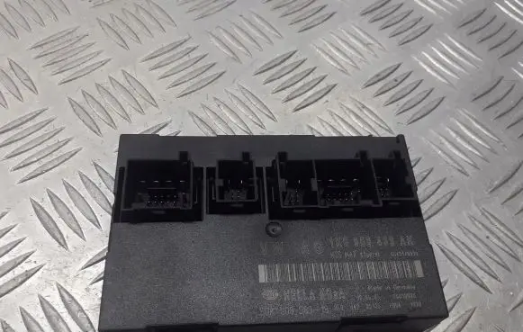 Skoda Octavia Mk2 (1Z) Voice control module 1K0959433