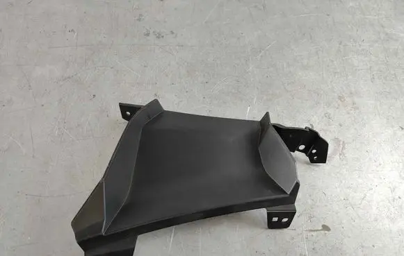 Audi A4 S4 B9 8W Intercooler air guide/duct channel 8w0121763m