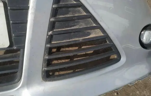 Ford Focus Front bumper lower grill