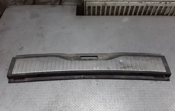 Opel Zafira B Trunk/boot sill cover protection 322225228