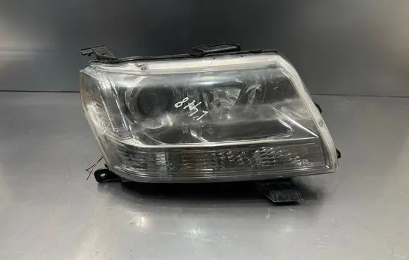 Suzuki Grand Vitara II Headlight/headlamp