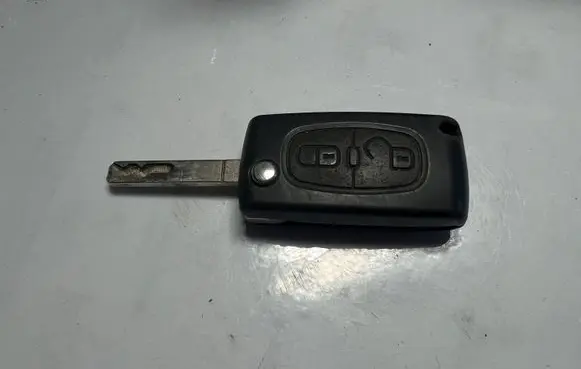 Peugeot Partner Ignition key/card 