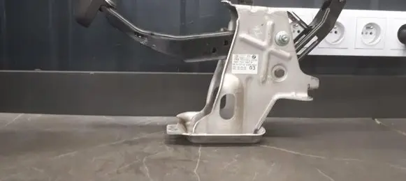Volkswagen Golf V Pedal assembly 1k1721057p