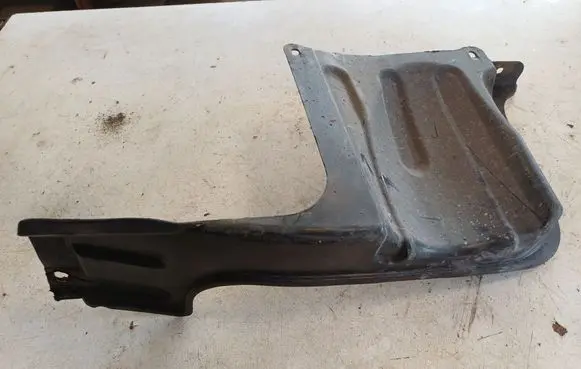 Suzuki Swift I Engine splash shield/under tray 7239263J0
