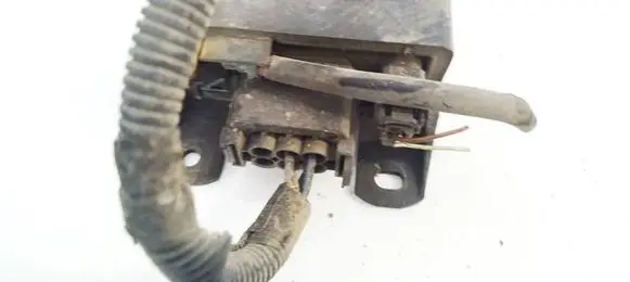 Mercedes-Benz E W211 Glow plug pre-heat relay 0255452832