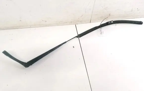 Front wiper blade arm