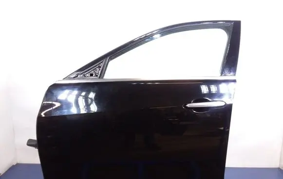 Cadillac CTS Front door