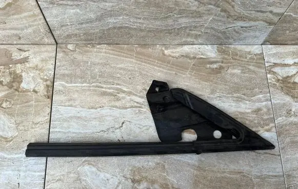 Tesla Model Y Front door rubber seal 150006600B