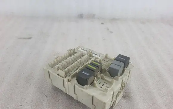 Ford Focus Fuse module 2M5T14A073BD 518273305