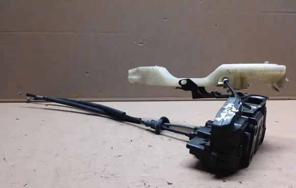 Hyundai Santa Fe Front door lock